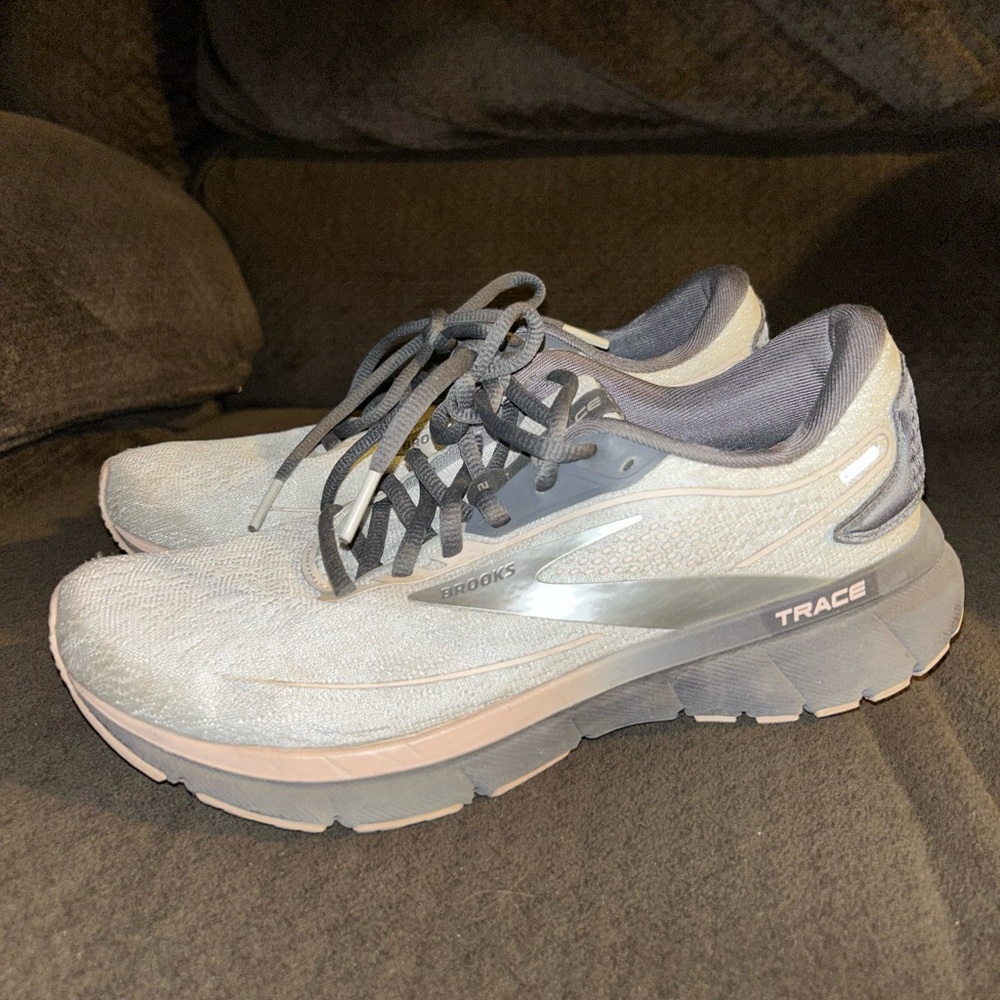 Brooks size 7.5 running shoe. Great shape worn a couple times